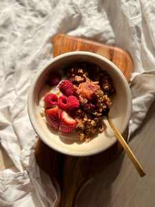 healthy apple and berry crumble